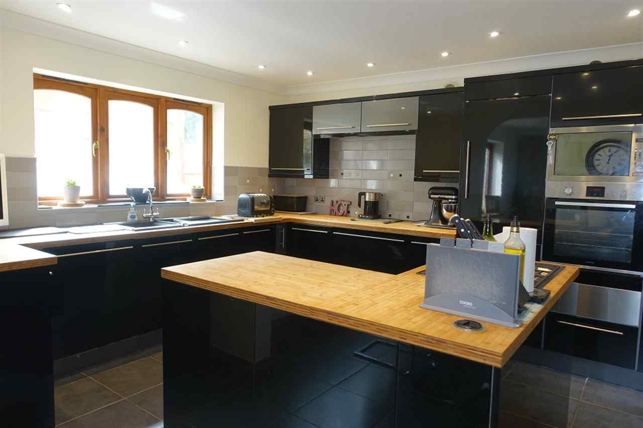 resized-2349823-AAVW KITCHEN A.jpg